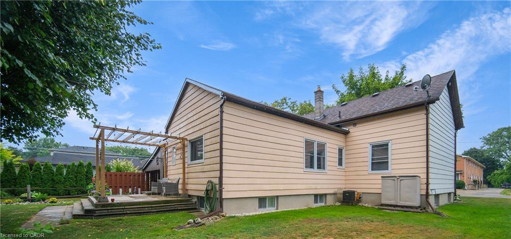 69 Bee Street, Woodstock, ON - Outdoor