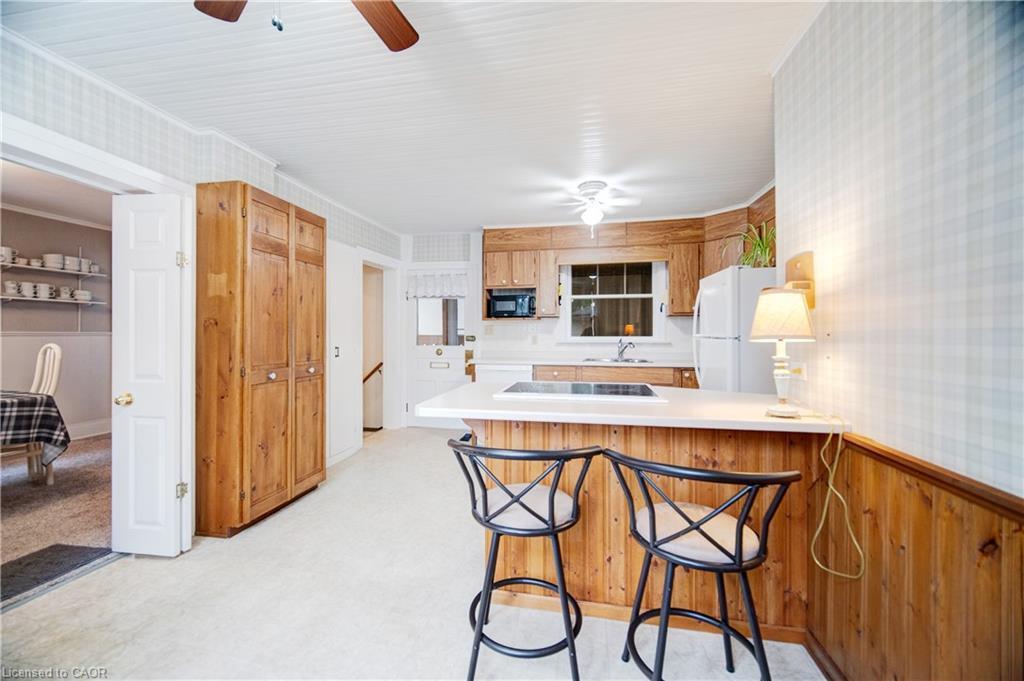69 Bee Street, Woodstock, ON - Indoor Photo Showing Kitchen