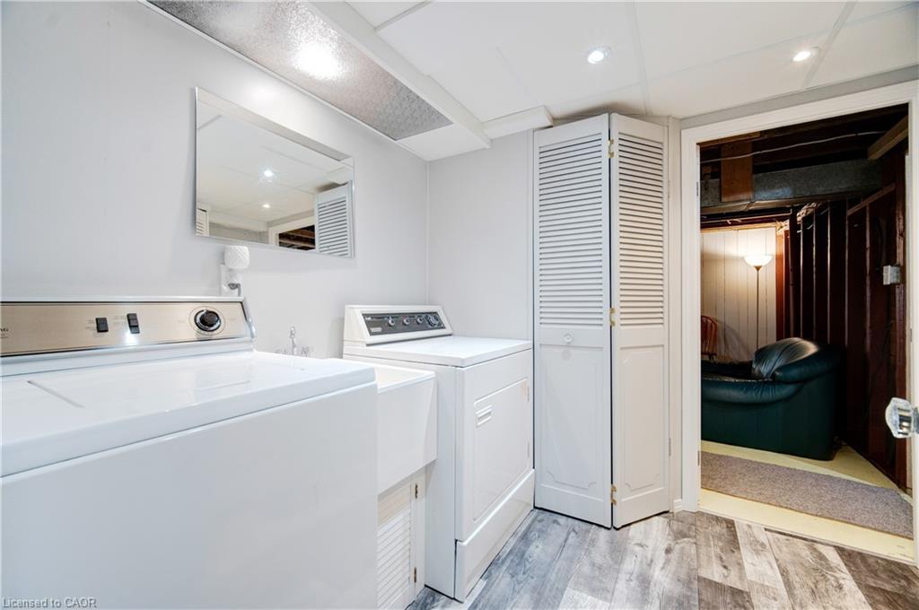 69 Bee Street, Woodstock, ON - Indoor Photo Showing Laundry Room