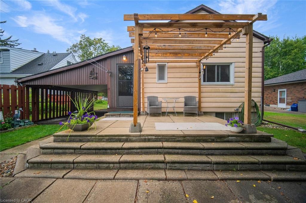 69 Bee Street, Woodstock, ON - Outdoor