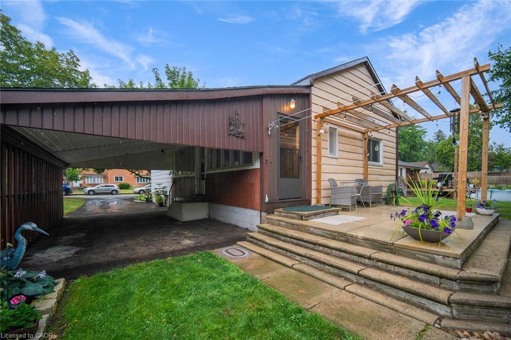 69 Bee Street, Woodstock, ON - Outdoor