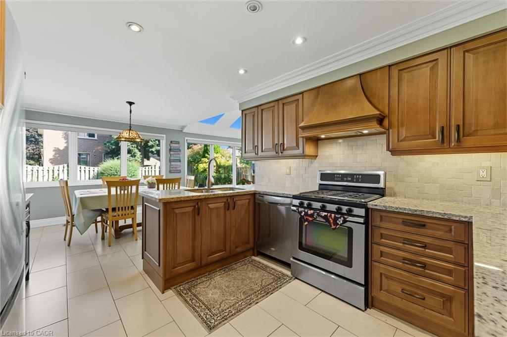3043 Vanderbilt Road, Mississauga, ON - Indoor Photo Showing Kitchen
