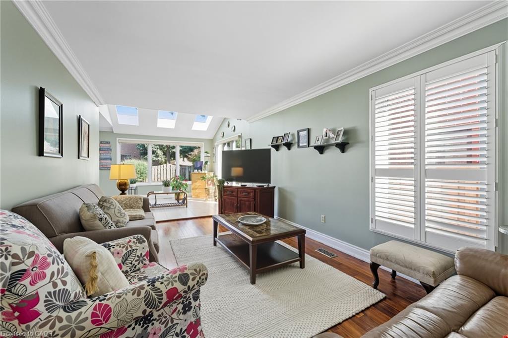 3043 Vanderbilt Road, Mississauga, ON - Indoor Photo Showing Living Room