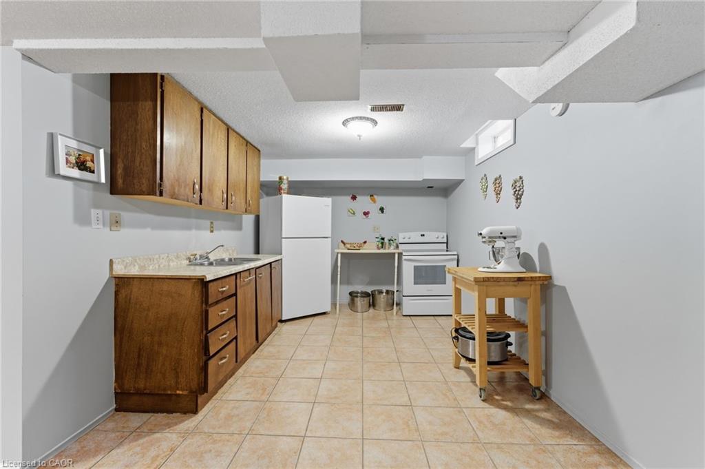 3043 Vanderbilt Road, Mississauga, ON - Indoor Photo Showing Kitchen