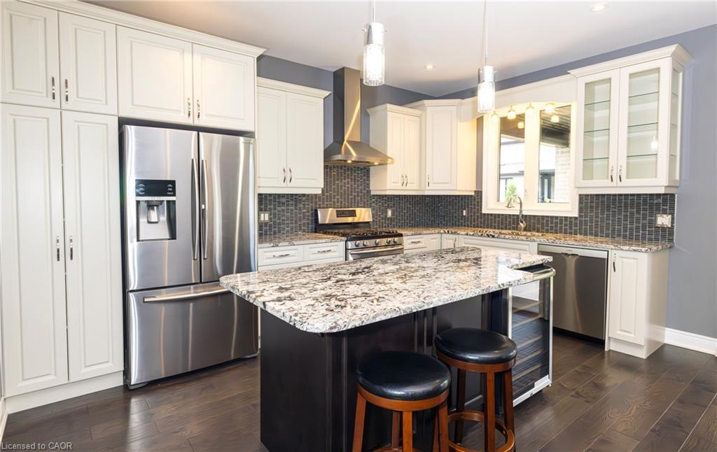 9305 Eagle Ridge Drive, Niagara Falls, ON - Indoor Photo Showing Kitchen With Stainless Steel Kitchen With Upgraded Kitchen