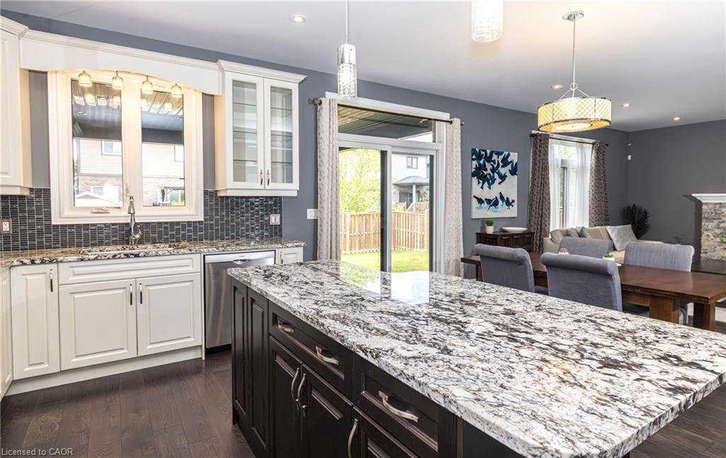 9305 Eagle Ridge Drive, Niagara Falls, ON - Indoor Photo Showing Kitchen With Upgraded Kitchen