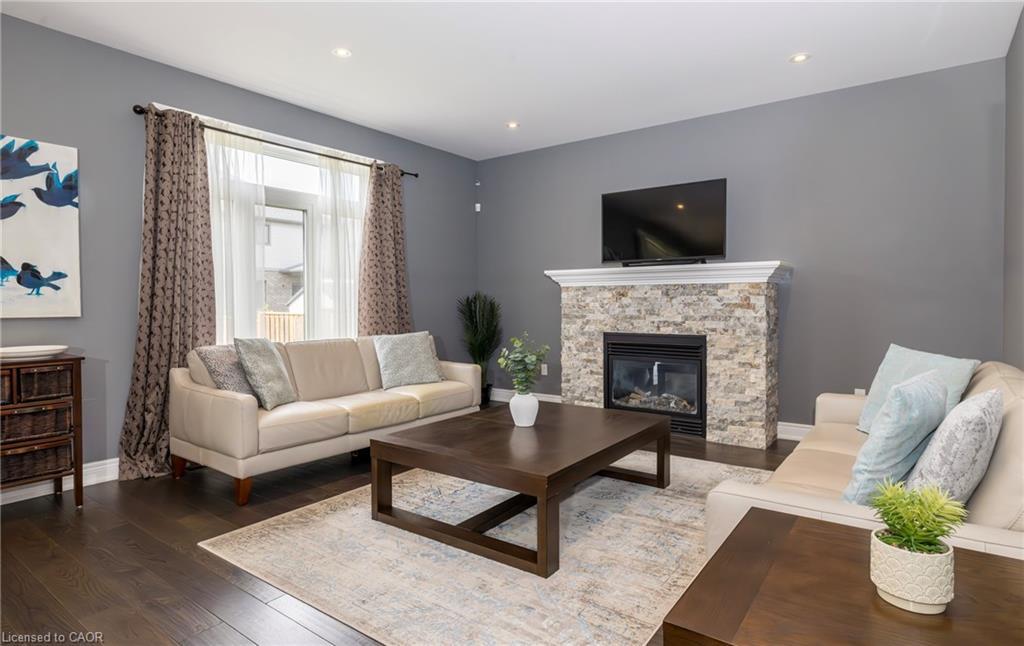9305 Eagle Ridge Drive, Niagara Falls, ON - Indoor Photo Showing Living Room With Fireplace