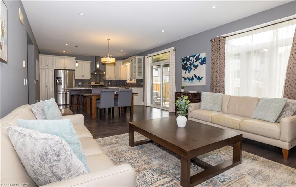 9305 Eagle Ridge Drive, Niagara Falls, ON - Indoor Photo Showing Living Room