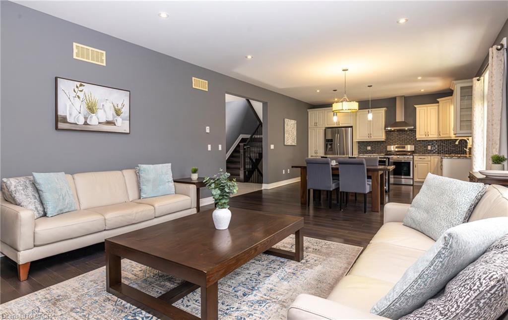 9305 Eagle Ridge Drive, Niagara Falls, ON - Indoor Photo Showing Living Room