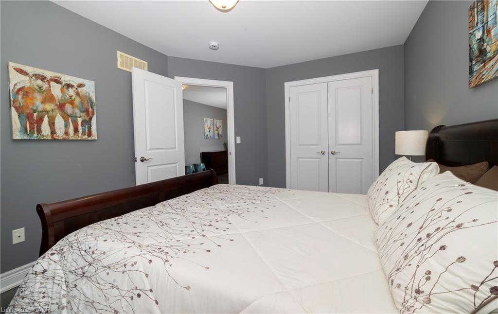 9305 Eagle Ridge Drive, Niagara Falls, ON - Indoor Photo Showing Bedroom