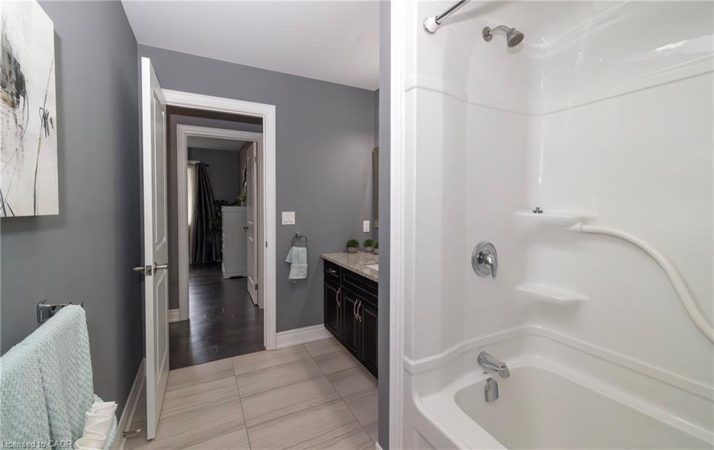 9305 Eagle Ridge Drive, Niagara Falls, ON - Indoor Photo Showing Bathroom