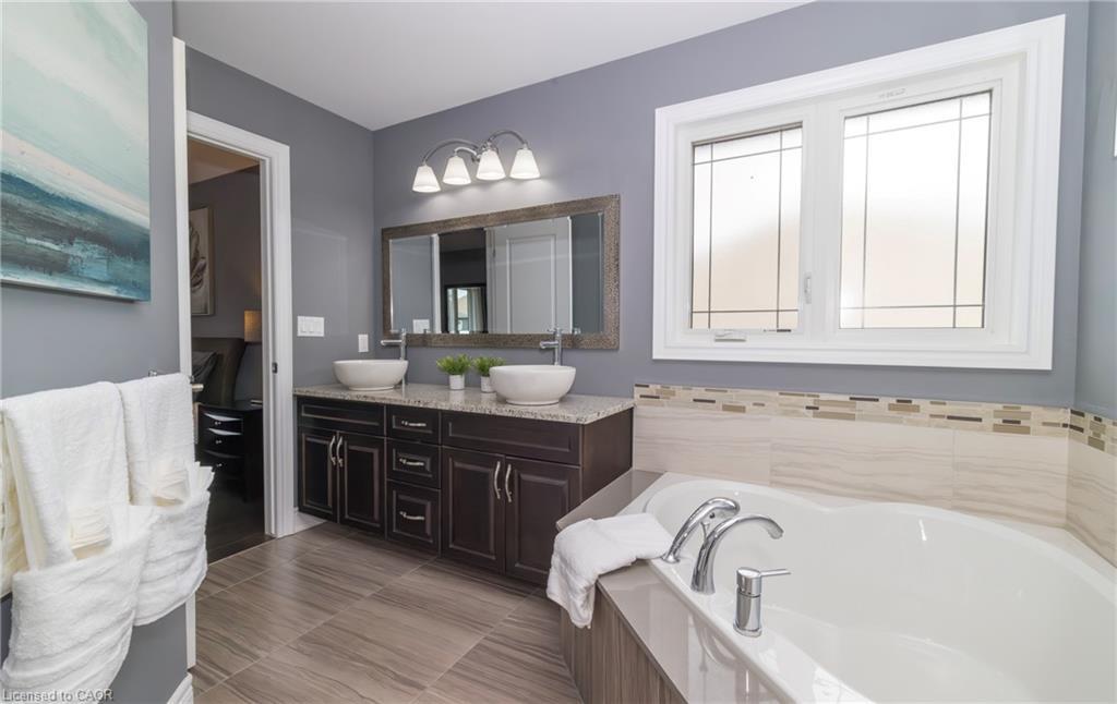 9305 Eagle Ridge Drive, Niagara Falls, ON - Indoor Photo Showing Bathroom