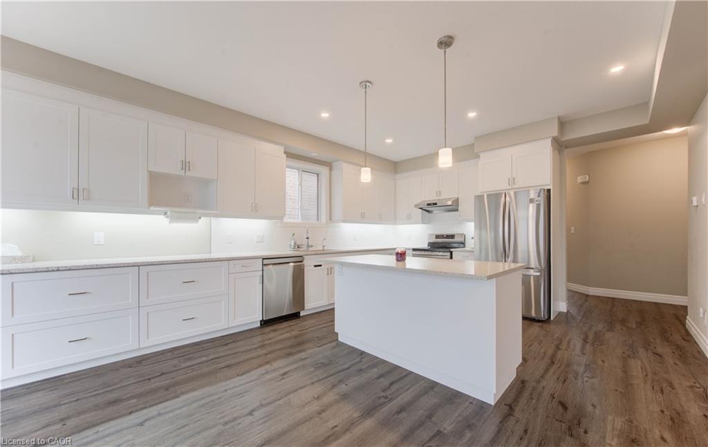 153 Mountain Holly Court, Waterloo, ON - Indoor Photo Showing Kitchen With Upgraded Kitchen