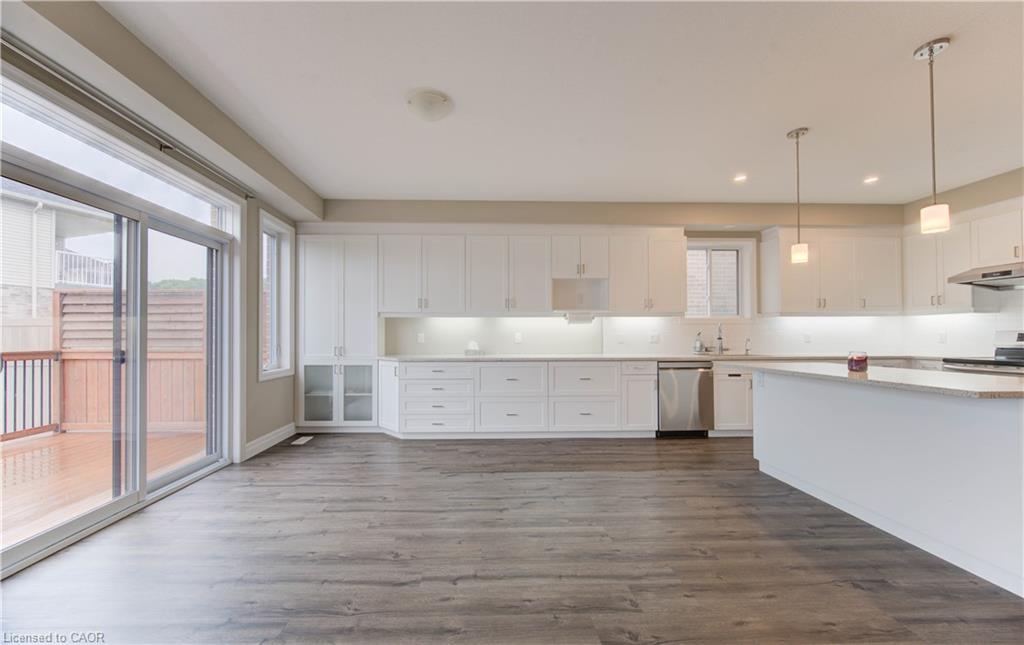 153 Mountain Holly Court, Waterloo, ON - Indoor Photo Showing Kitchen