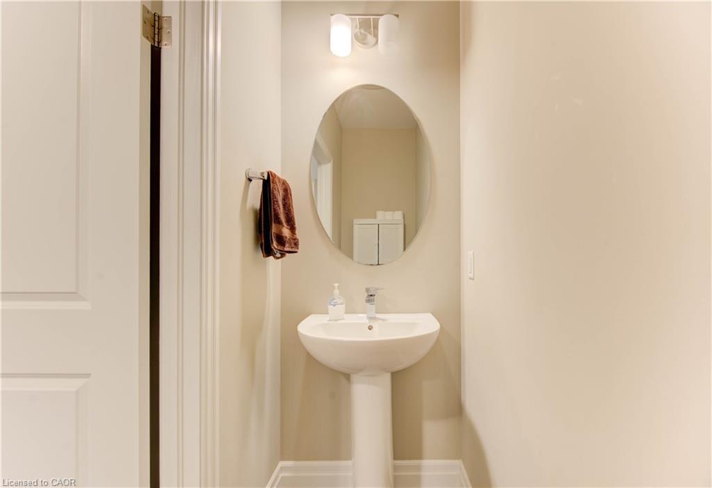153 Mountain Holly Court, Waterloo, ON - Indoor Photo Showing Bathroom