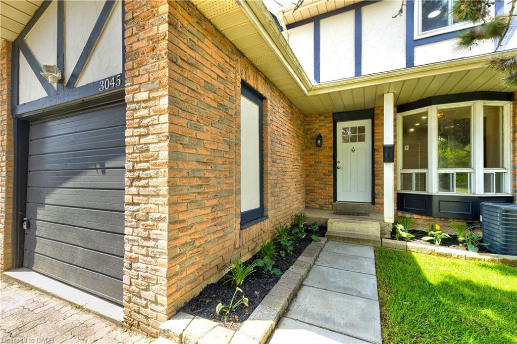 3045 Driftwood Drive, Burlington, ON - Outdoor