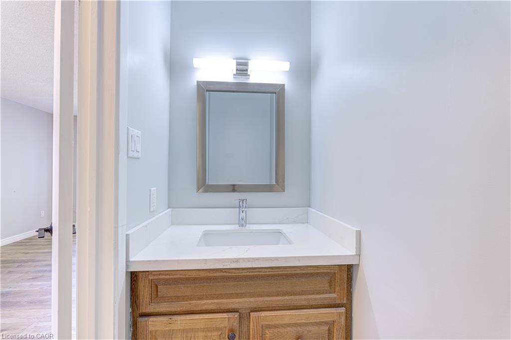 3045 Driftwood Drive, Burlington, ON - Indoor Photo Showing Bathroom