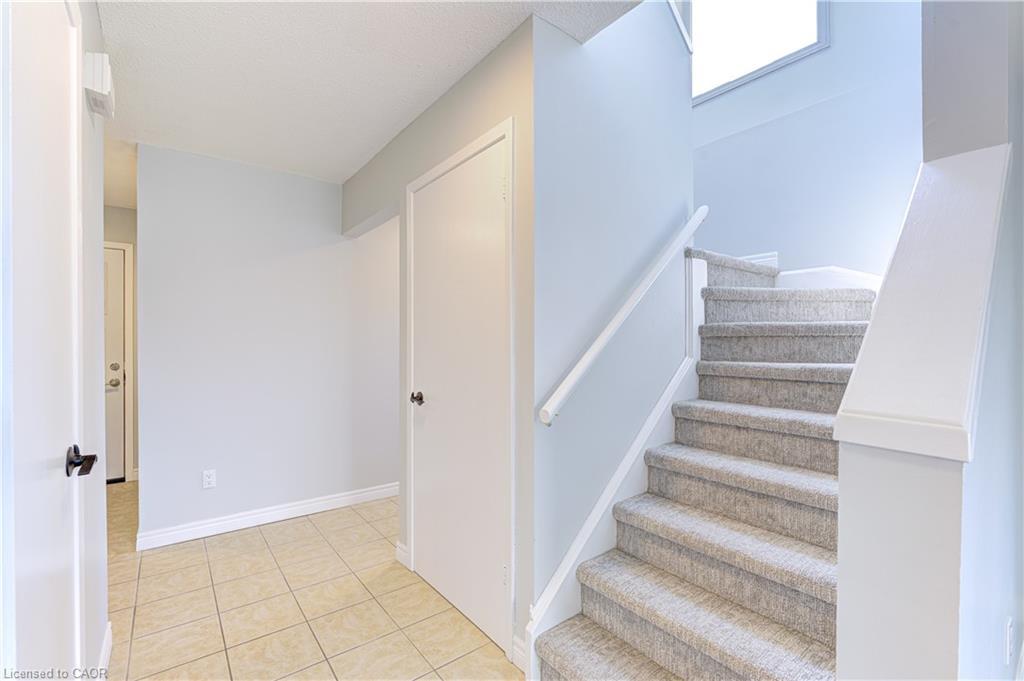 3045 Driftwood Drive, Burlington, ON - Indoor Photo Showing Other Room