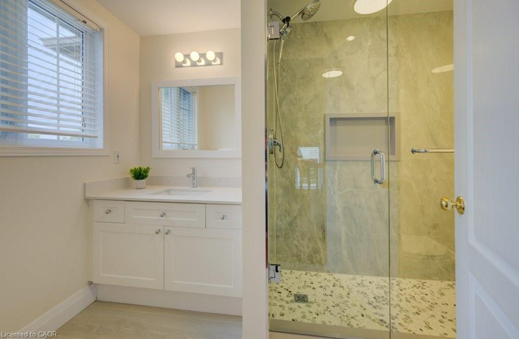 704 Shediac Crescent, Waterloo, ON - Indoor Photo Showing Bathroom