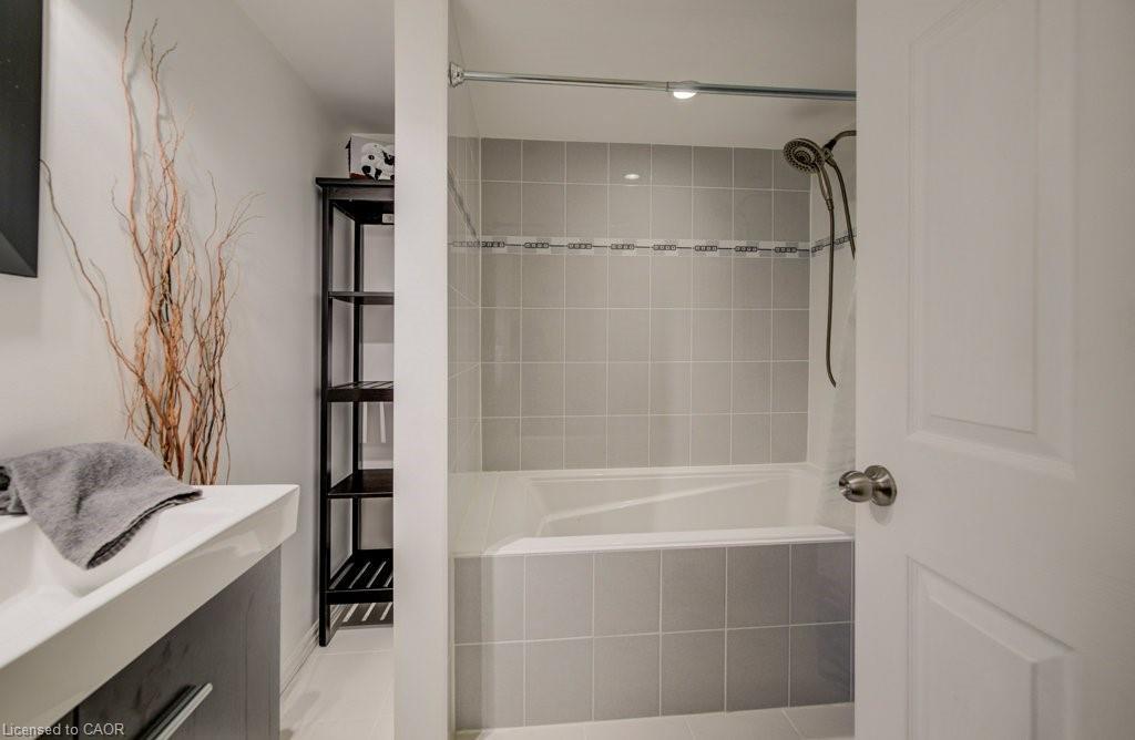 704 Shediac Crescent, Waterloo, ON - Indoor