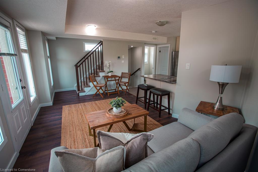 B-489 East Avenue, Kitchener, ON - Indoor Photo Showing Living Room