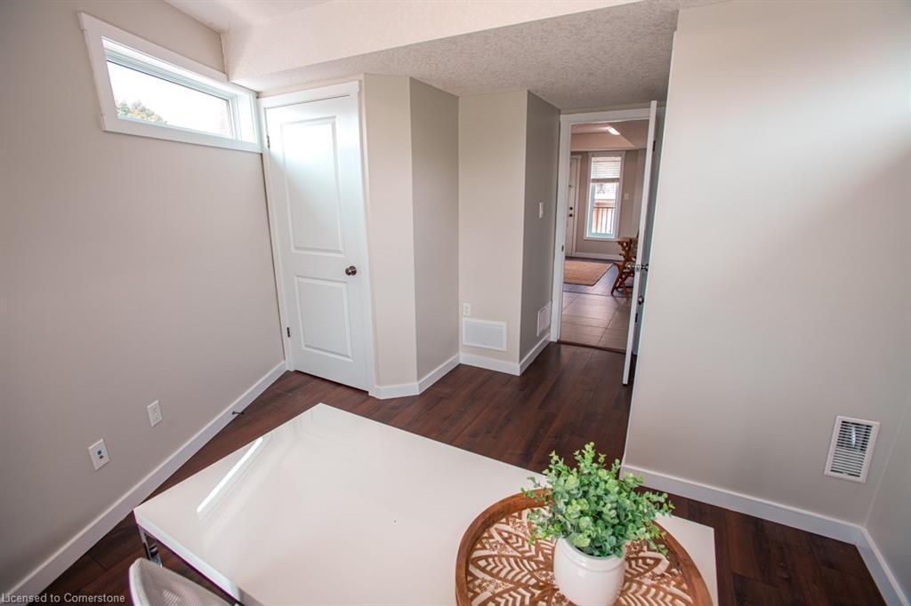 B-489 East Avenue, Kitchener, ON - Indoor Photo Showing Other Room