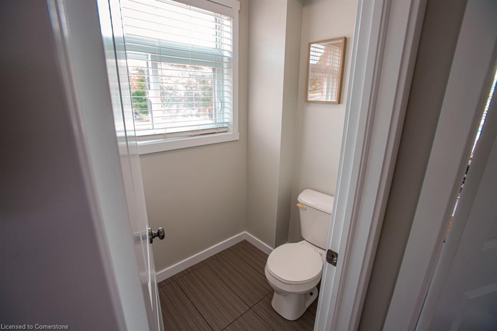 B-489 East Avenue, Kitchener, ON - Indoor Photo Showing Bathroom