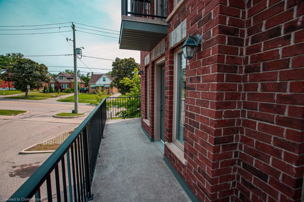 B-489 East Avenue, Kitchener, ON - Outdoor