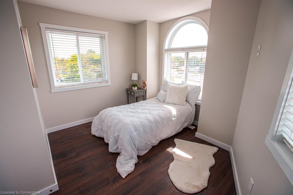 B-489 East Avenue, Kitchener, ON - Indoor Photo Showing Bedroom