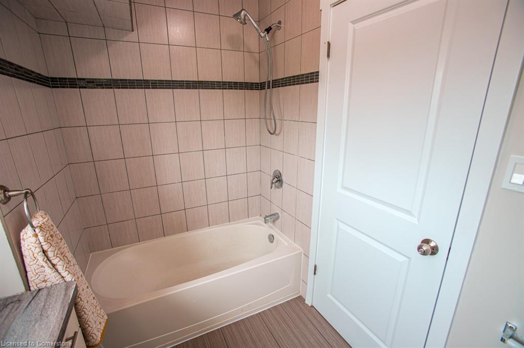 B-489 East Avenue, Kitchener, ON - Indoor Photo Showing Bathroom