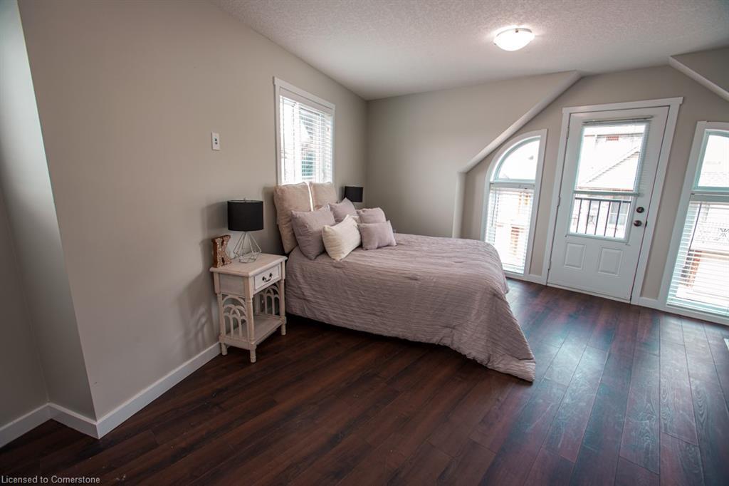 B-489 East Avenue, Kitchener, ON - Indoor Photo Showing Bedroom