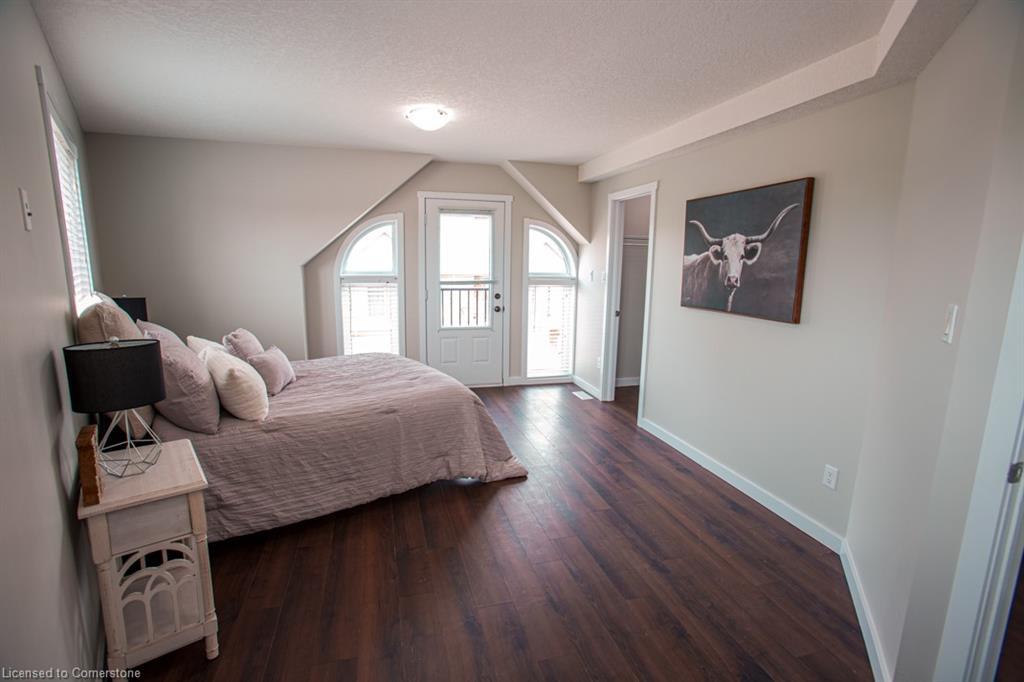 B-489 East Avenue, Kitchener, ON - Indoor Photo Showing Bedroom