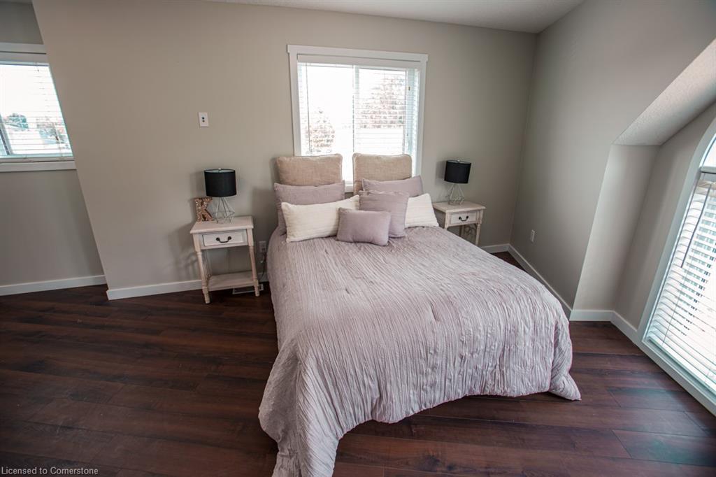 B-489 East Avenue, Kitchener, ON - Indoor Photo Showing Bedroom