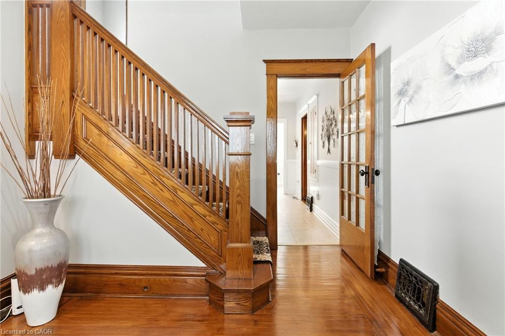 908 Highway 8, Hamilton, ON - Indoor Photo Showing Other Room