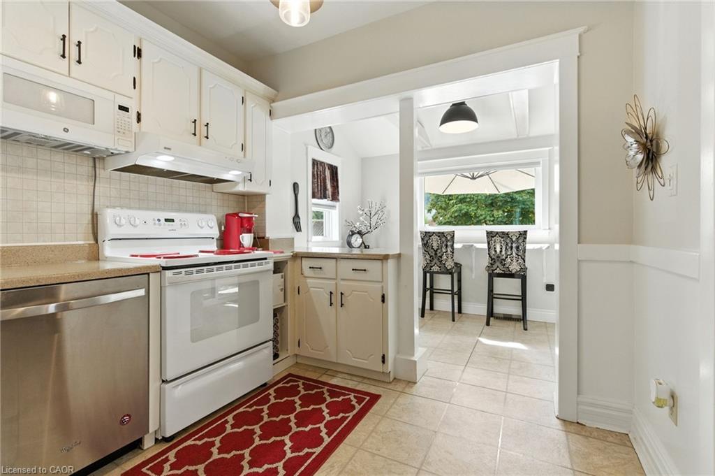 908 Highway 8, Hamilton, ON - Indoor Photo Showing Kitchen