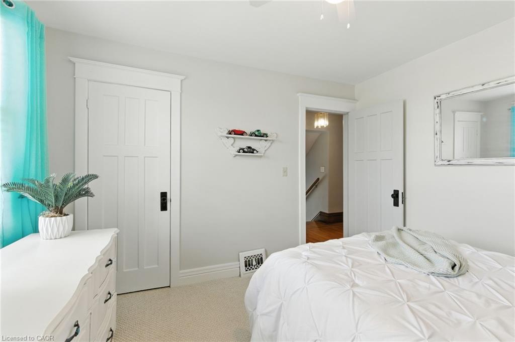 908 Highway 8, Hamilton, ON - Indoor Photo Showing Bedroom
