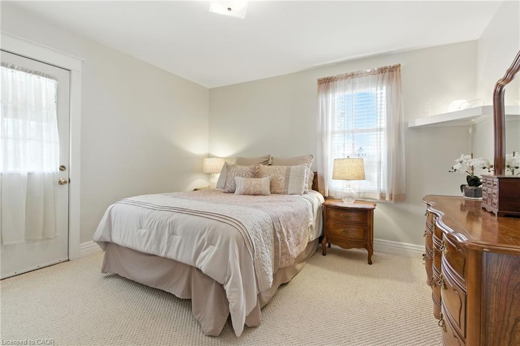 908 Highway 8, Hamilton, ON - Indoor Photo Showing Bedroom