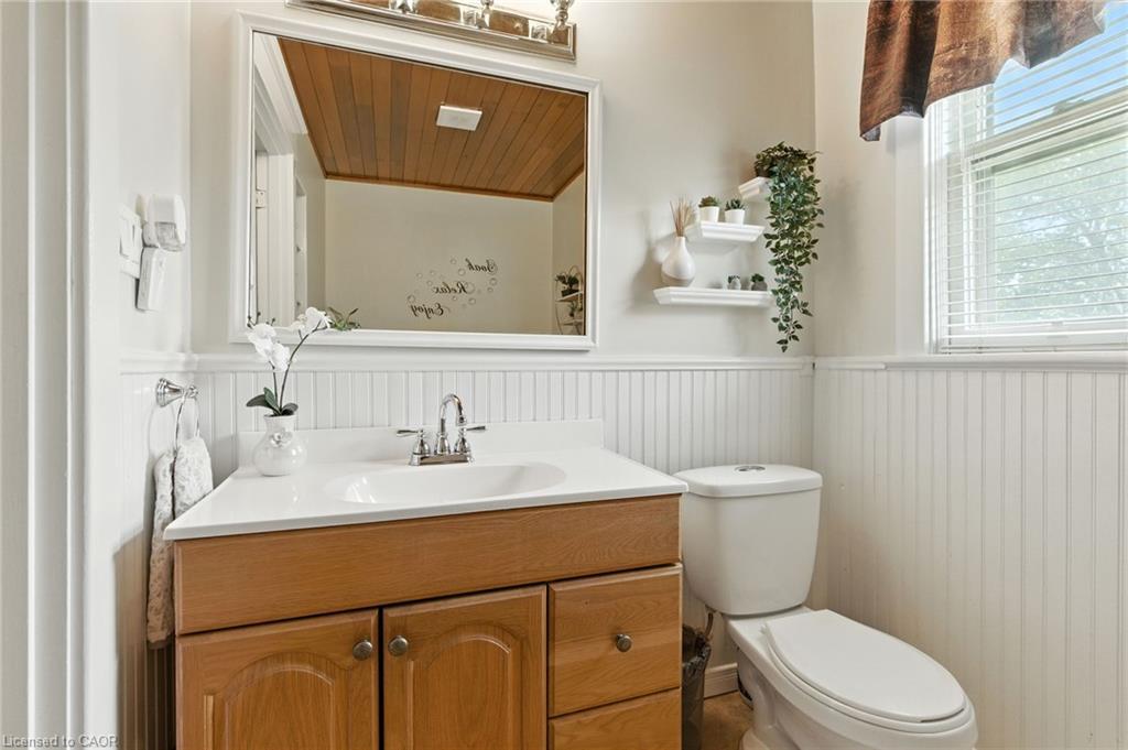 908 Highway 8, Hamilton, ON - Indoor Photo Showing Bathroom