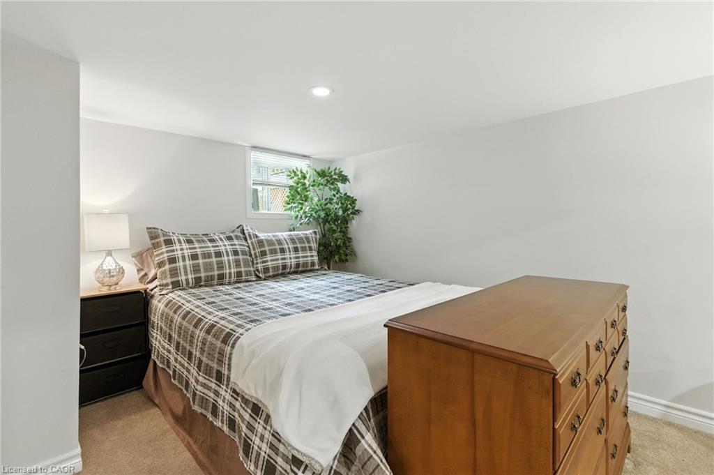 908 Highway 8, Hamilton, ON - Indoor Photo Showing Bedroom