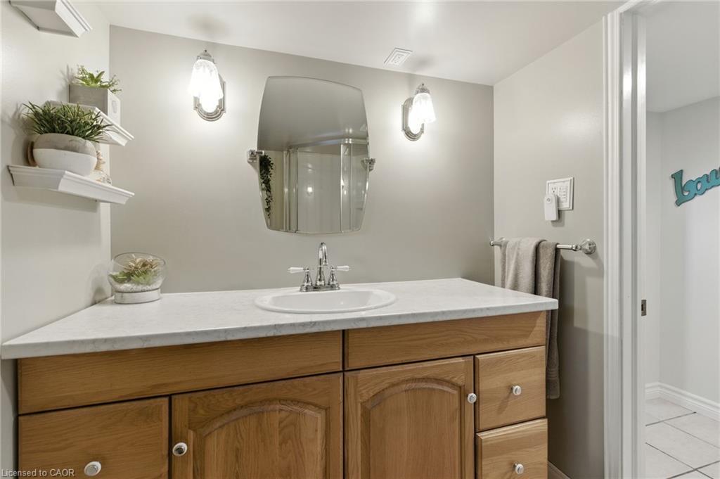908 Highway 8, Hamilton, ON - Indoor Photo Showing Bathroom