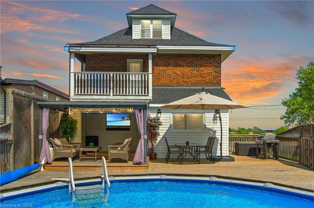 908 Highway 8, Hamilton, ON - Outdoor With In Ground Pool
