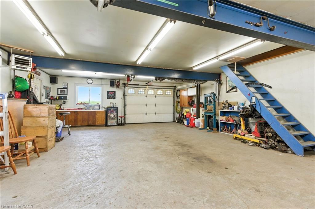 908 Highway 8, Hamilton, ON - Indoor Photo Showing Garage