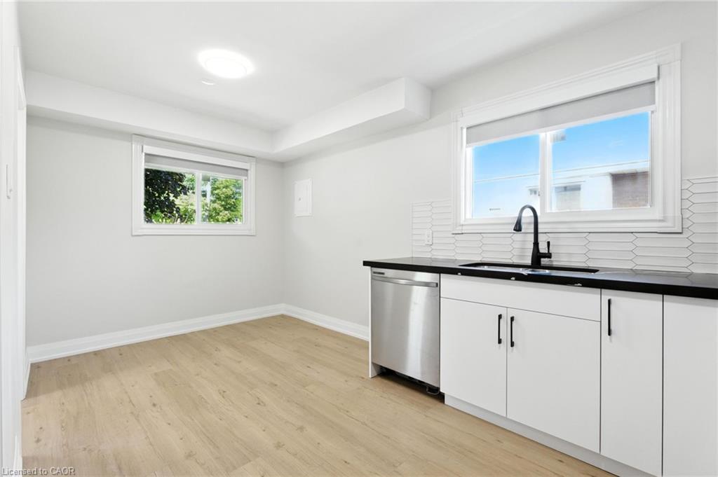 A-929 Upper Ottawa Street, Hamilton, ON - Indoor Photo Showing Kitchen