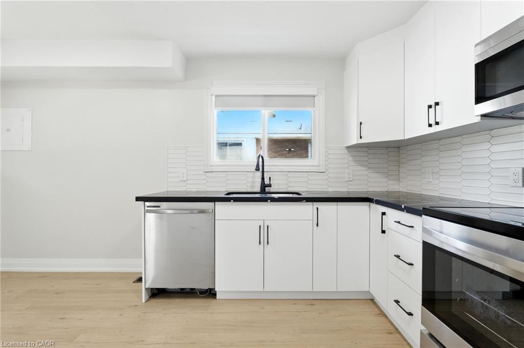 A-929 Upper Ottawa Street, Hamilton, ON - Indoor Photo Showing Kitchen With Upgraded Kitchen