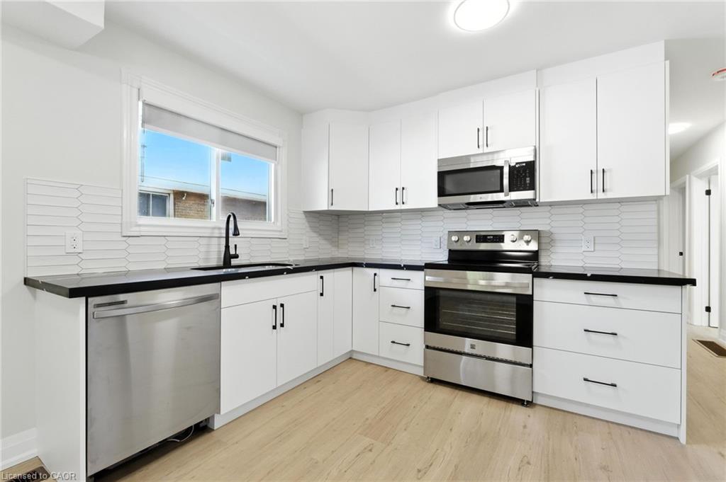 A-929 Upper Ottawa Street, Hamilton, ON - Indoor Photo Showing Kitchen