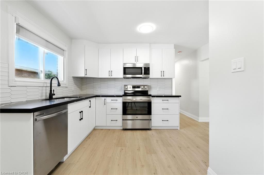 A-929 Upper Ottawa Street, Hamilton, ON - Indoor Photo Showing Kitchen With Upgraded Kitchen