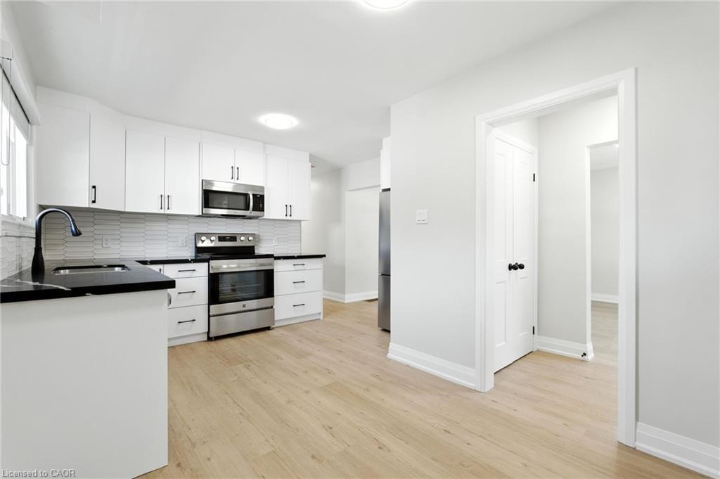 A-929 Upper Ottawa Street, Hamilton, ON - Indoor Photo Showing Kitchen