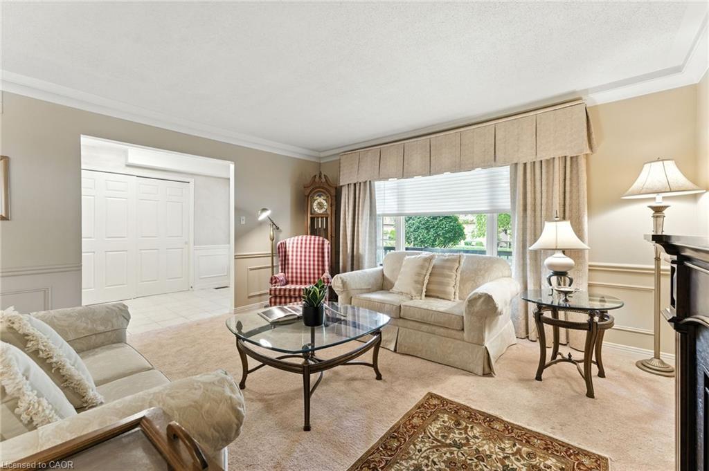 3 Atkins Drive, Hamilton, ON - Indoor Photo Showing Living Room