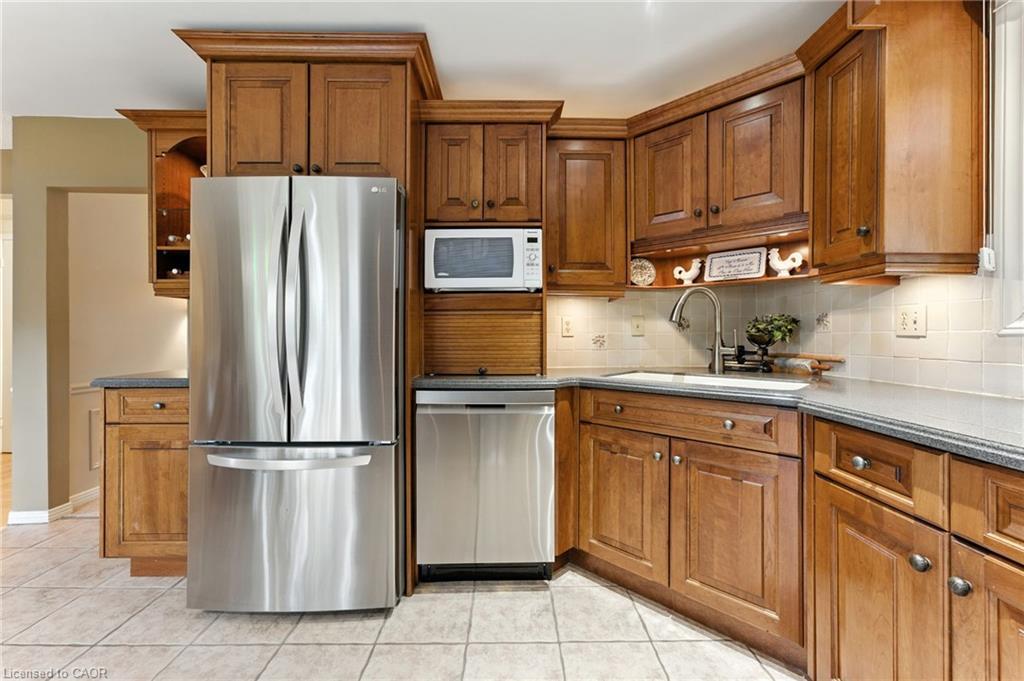 3 Atkins Drive, Hamilton, ON - Indoor Photo Showing Kitchen