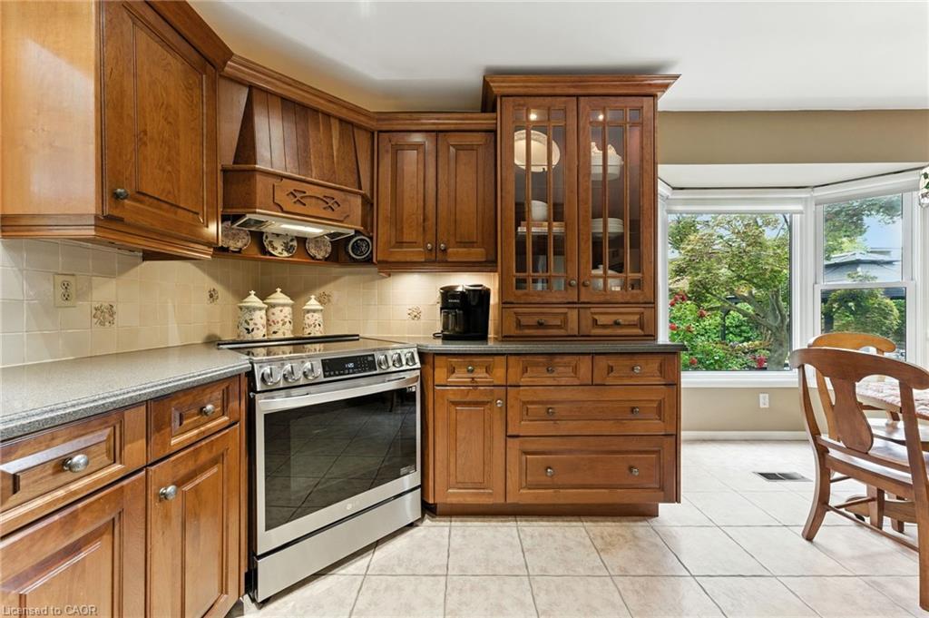 3 Atkins Drive, Hamilton, ON - Indoor Photo Showing Kitchen